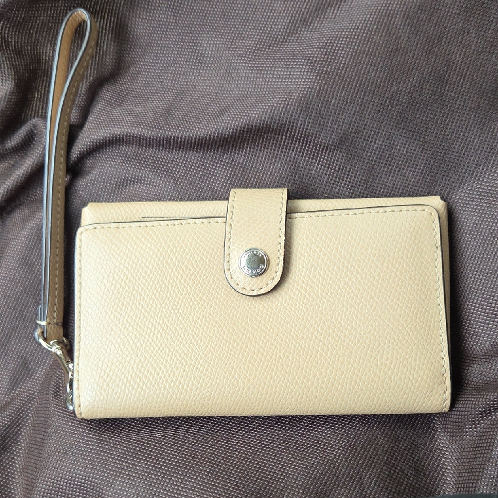 Coach Cream Wristlet Wallet